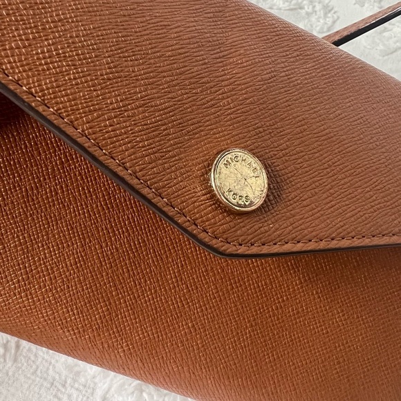 MICHAEL KORS • ENVELOPE WALLET ON CHAIN • EUC - Picture 3 of 7